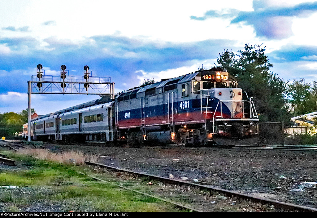 MNCR 4901 on train 1175